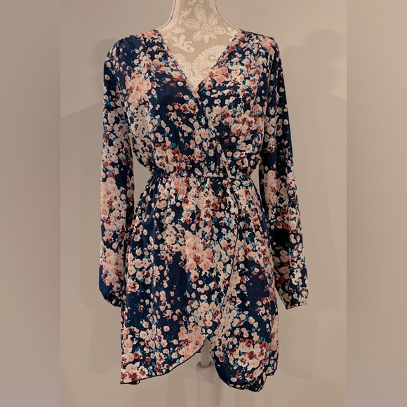 Rue 21 floral faux wrap dress. Size M - Picture 1 of 5